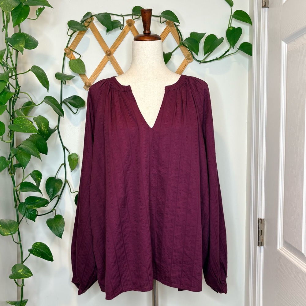 OLD NAVY Textured Dobby Top in Dark Mauve - Picture 2 of 9